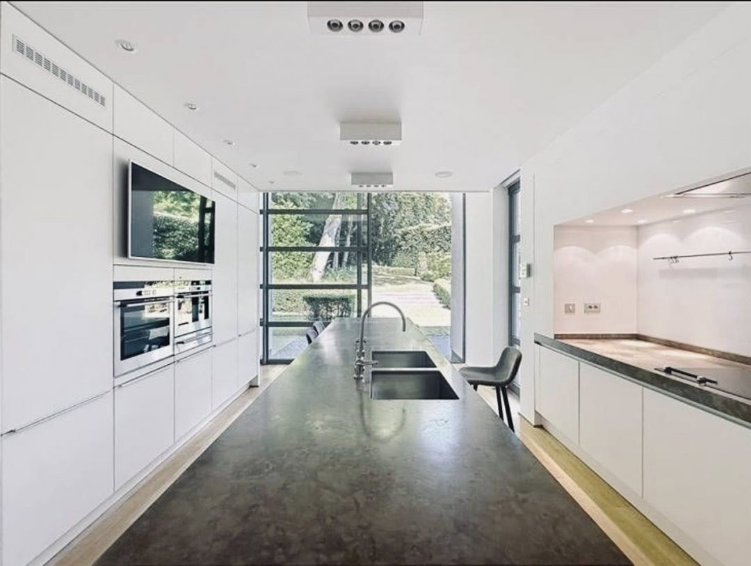 24 310 Sven M von Hacht Design