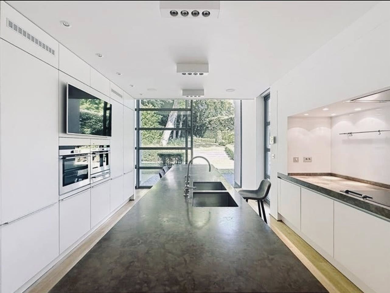 24 310 Sven M von Hacht Design