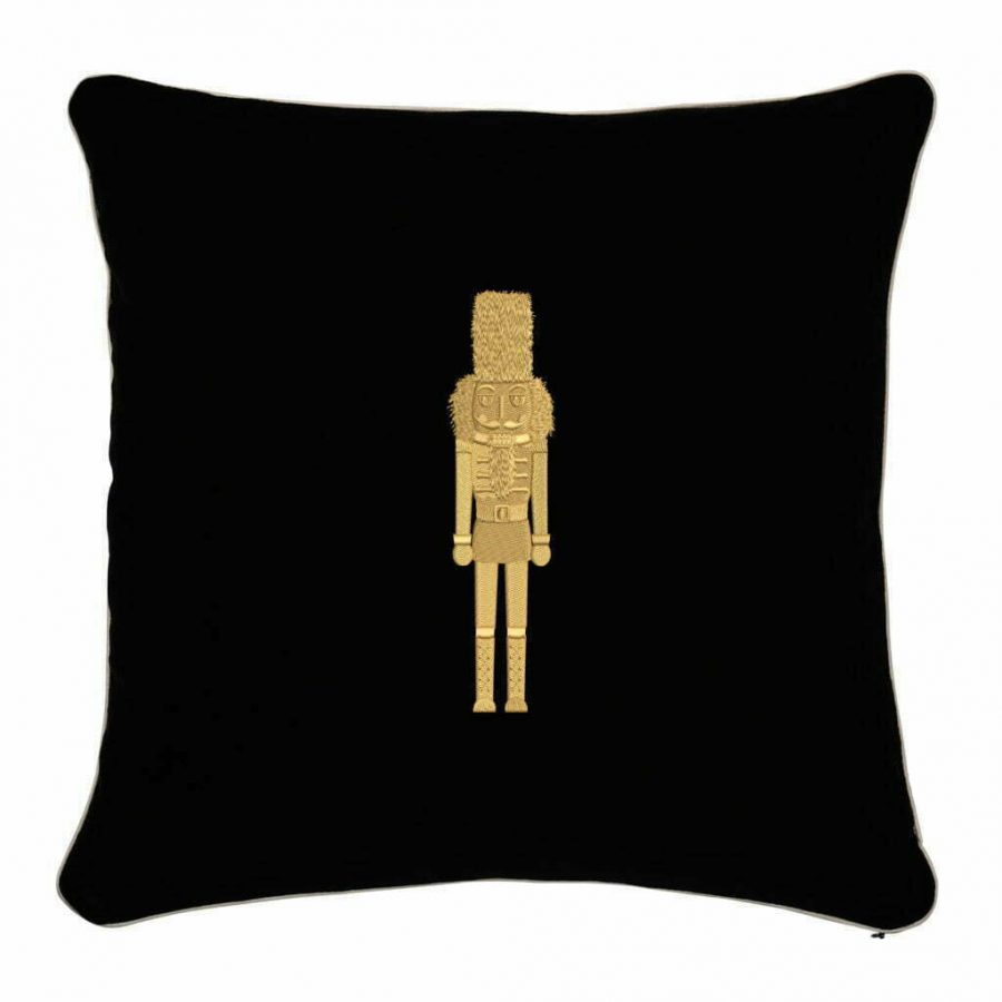 251203 BenedictvonHacht kissen couture